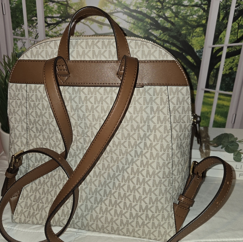 Michael Kors Beige and Brown Woman Backpack With Wallet1 - Picture 7 of 11
